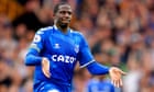 Everton's Abdoulaye Doucouré suffers broken foot in setback for Benítez