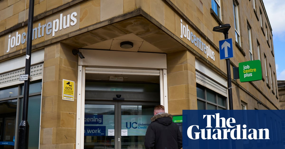 Young unemployed told to engage with jobs scheme or risk benefit cuts