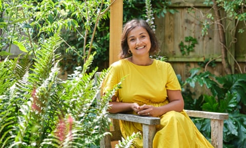 Should I Use a Garden Designer: Maximize Your Outdoor Space