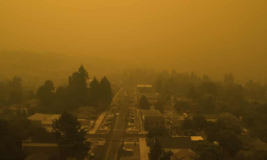 Smoke from widlfires shrouds the town of West Linn, Oregon, on 10 September 2020.