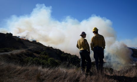 Palisades fire burns