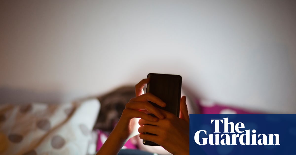 Screen time limits for children are no longer enough, new US report finds