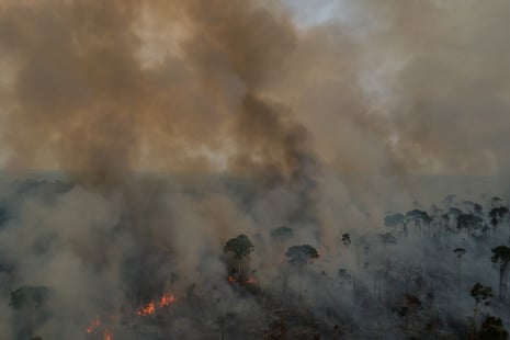 Palmeiras, Rondônia, Brazil, September 4, 2019: A forest fire near the community of Palmeiras, an isolated settlement in the Amazon state of Rondônia. Three weeks after Brazil’s unusually severe burning season sparked an international storm, the far-right government of president Jair Bolsonaro has launched a global PR campaign designed to convince the world the situation is under control. “The Amazon is not burning, not burning at all,” Brazil’s foreign minister, Ernesto Araújo, insisted in an interview with CNN. Foto: Avener Prado/The Guardian