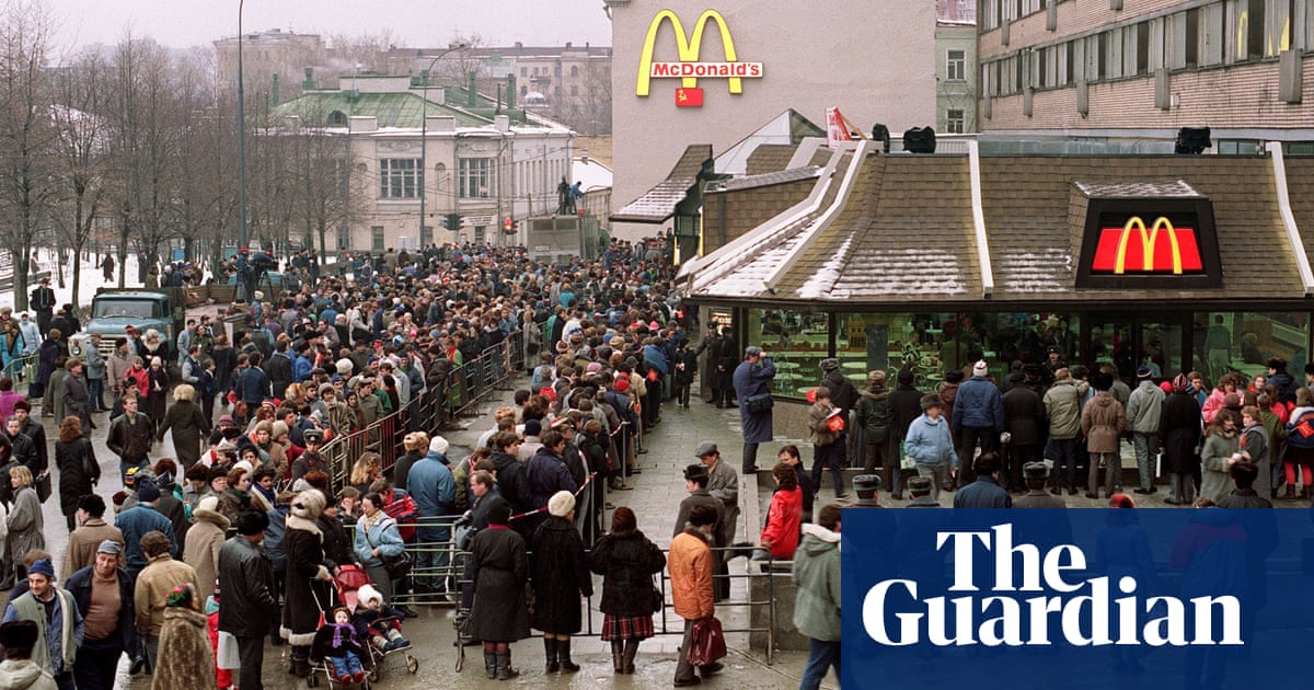 මැක්ඩොනල් එකට රිදෙන්න රුසියාවෙන් හැදූ "අන්කල් වාන්යා" 2 McDonald's in Russia: departure is about a lot more than burgers | Russia | The Guardian