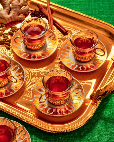 كتاب الطبخ الأول لإفراح ف أحمد هو رسالة حب للمأكولات الصومالية والتاريخ والشعب. كتاب الطبخ الأول لإفراح ف أحمد هو رسالة حب للمأكولات الصومالية والتاريخ والشعب.