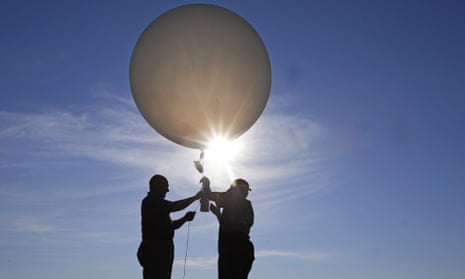 A US weather balloon is prepared. The balloon that recorded the ‘zero-degree line’ at 5,300 metres was flown from western Switzerland on Monday