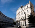 Coutts, Londra'nın en lüks posta kodlarındaki 10 evden sekizinin artık istenen fiyatın altında satıldığını tespit etti