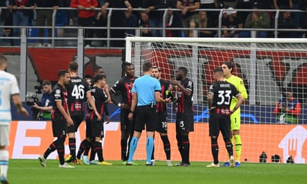 Milan remonstrate after Fikayo Tomori’s red card during the first half