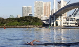 Florian Wellbrock leading the race in the early stages.