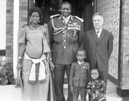 Amin and his family with the South Vietnamese President in Uganda, 1973.