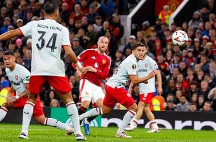Christian Eriksen fires Manchester United into the lead