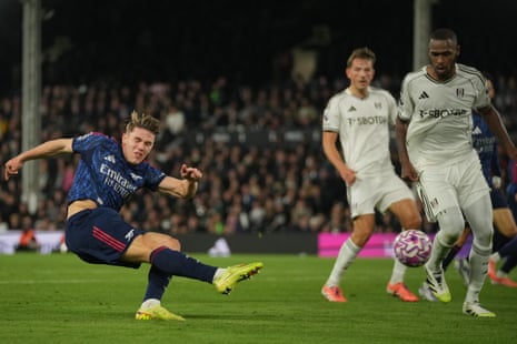 Arsenal's Viktor Gyokeres shoots at the Fulham goal.