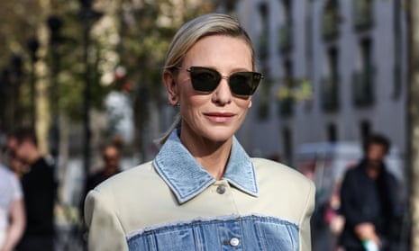 Cate Blanchett wearing sunglasses in a Paris street 