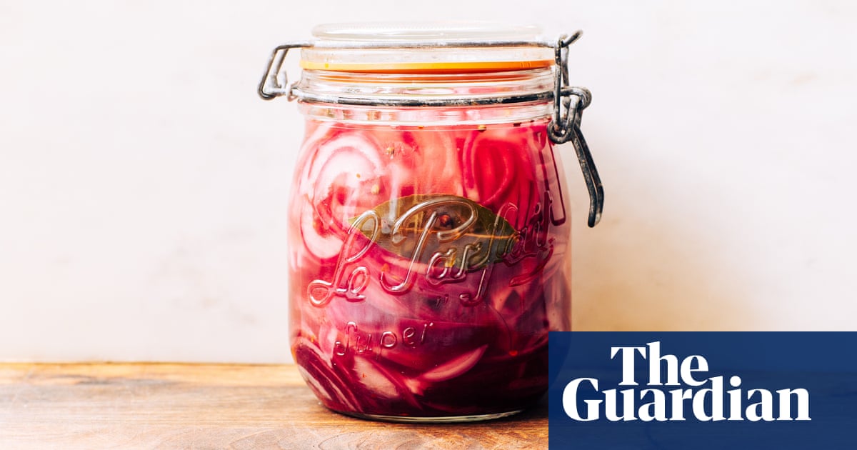 How to make quick pickled red onions – recipe 