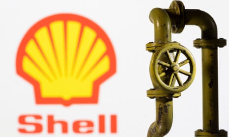 A 3D printed natural gas pipeline is placed in front of Shell’s logo