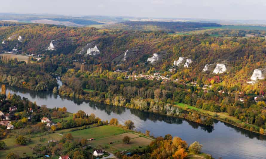 Haute isle and Roche Guyon at Chantemesle.