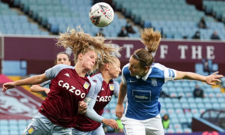 Head-injury risk higher for female soccer players, massive survey