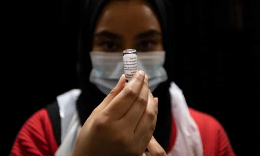 A nurse prepares a dose of Covid vaccine