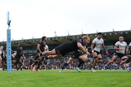 Max Norey dives over to score Exeter’s first try against Saracens.