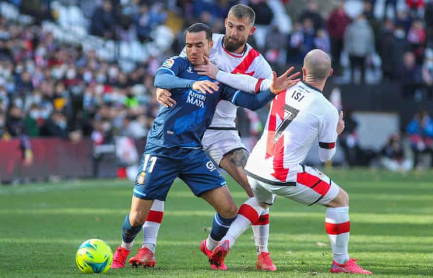 Esteban Saveljich brings his ‘don’t mess with me’ air to a challenge with Espanyol’s Raul de Tomas.