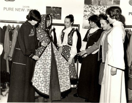 Anne Roose showing a cloak from the Anna Roose Jacob Collection to a group including Araminta, Lady Aldington in the early 1970s