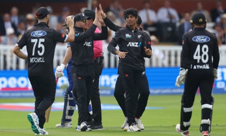 New Zealand's Glenn Phillips celebrates with teammates after taking a catch to dismiss England's Harry Brook off the bowling of Rachin Ravindra.