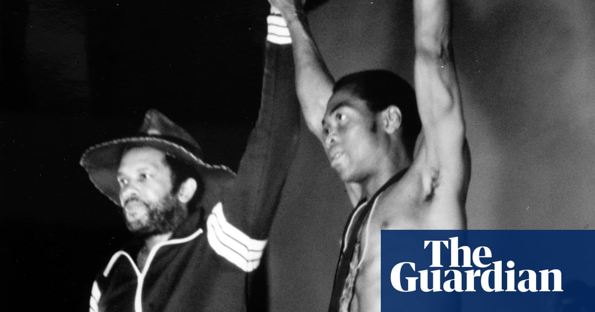 ‘Bass on one shoulder, bow and arrows on the other’: life with Fela Kuti on history’s most dangerous tour | Fela Kuti ‘Bass on one shoulder, bow and arrows on the other’: life with Fela Kuti on history’s most dangerous tour | Fela Kuti