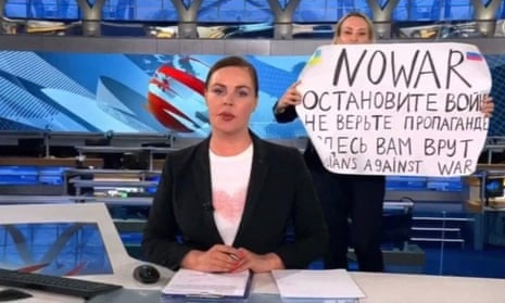 Russian Channel One editor Marina Ovsyannikova holding a poster reading “ Stop the war. Don’t believe the propaganda. Here they are lying to you” during on-air TV studio by news anchor Yekaterina Andreyeva , Russia’s most-watched evening news broadcast, in Moscow on March 14, 2022.