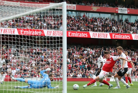 Viktor Gyökeres of Arsenal scores a goal to make the score 1-0.