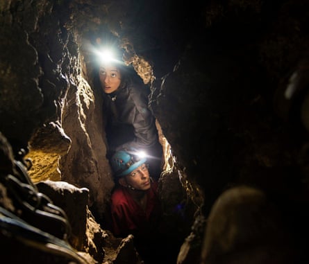 Lee Bergen’s daughter Megan and underground exploration team member Rick Hunter navigate the narrow chutes leading to the Dinaledi chamber.