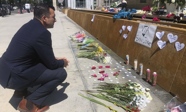 The San Jose mayor, Sam Liccardo, stops to view a makeshift memorial for the rail yard shooting victims.