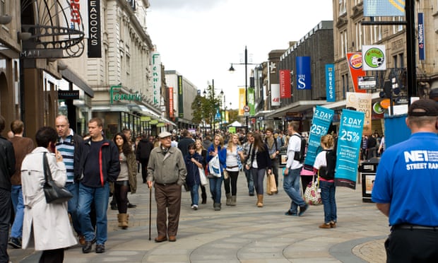 Shoppers on Northumberland St in Newcastle city centre