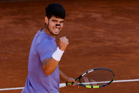 Carlos Alcaraz celebrates his win with a clenched fist.