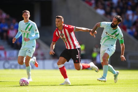 Sunderland’s Granit Xhaka runs away from defenders
