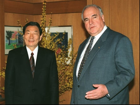 Zhu Rongji with the German chancellor Helmut Kohl in Bonn, 1996.