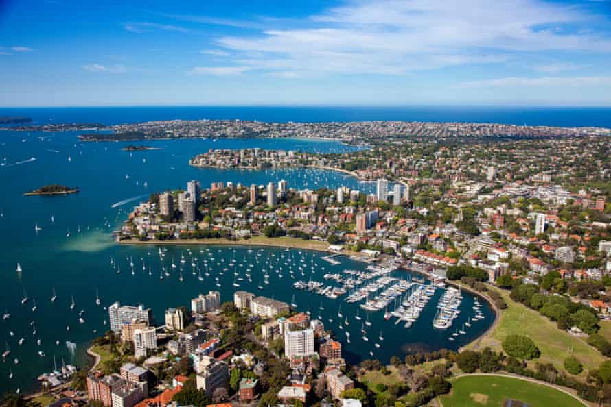 Vista aérea de Rushcutters Bay, a lo largo del paseo marítimo de Bondi Harbour en Manly