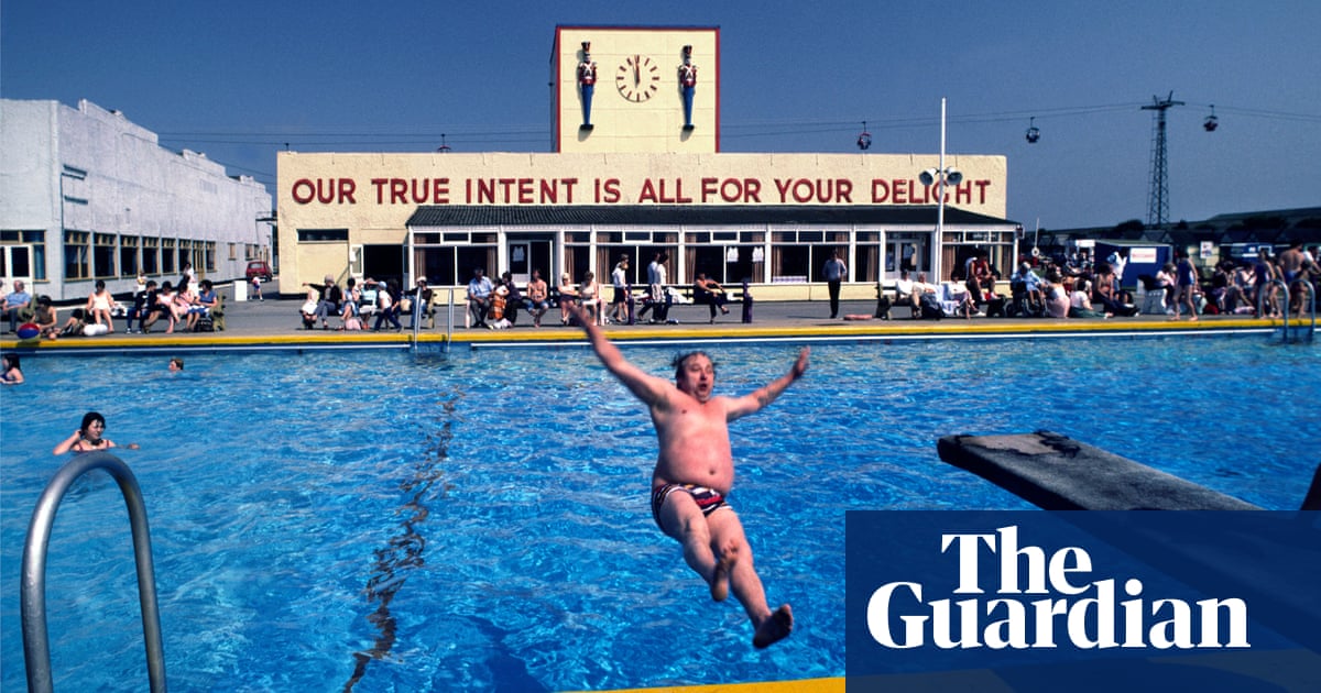 Hi De Hi The Knobbly Knees And Birdie Songs Of A Butlin S Holiday In Pictures Barry Lewis Art And Design The Guardian Hi De Hi The Knobbly Knees And Birdie Songs Of A Butlin S Holiday In Pictures Barry Lewis Art And Design The Guardian