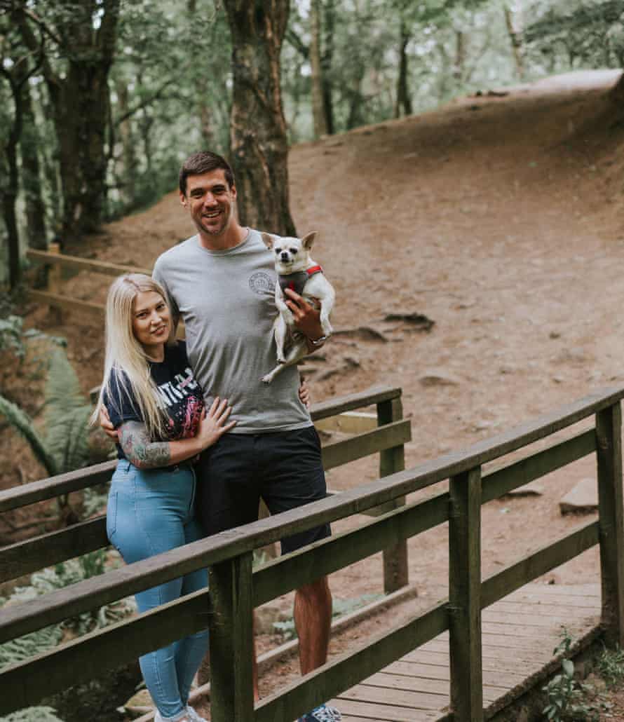 Josie Collier, 28, dan tunangan Johnny Pickles, 32