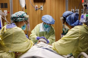 Every day, several more patients must be placed on ventilators. On Wednesday, a 52-year-old man with low blood oxygen levels was intubated by a team of four caregivers fully dressed in protective gowns, gloves, masks and visors. ‘He was so scared, he could barely breathe,’ recounts Melody Baril, who performed the intubation