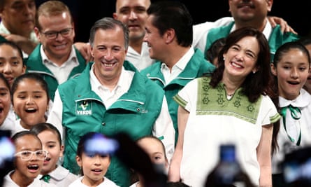 José Antonio Meade and his wife, Juana Cuevas, with members of the Ecological Green party of Mexico.