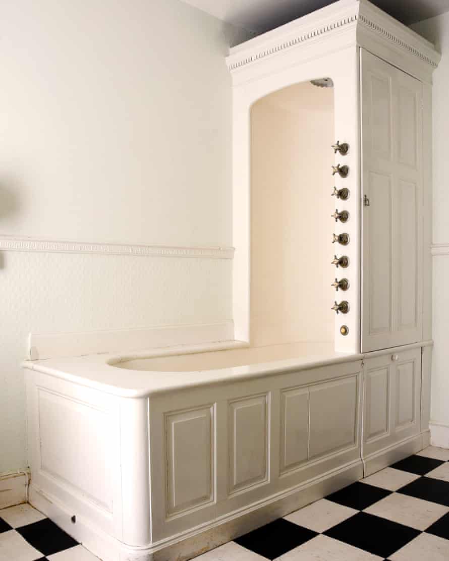 The ‘jacuzzi’ bath at Hestercombe in Somerset