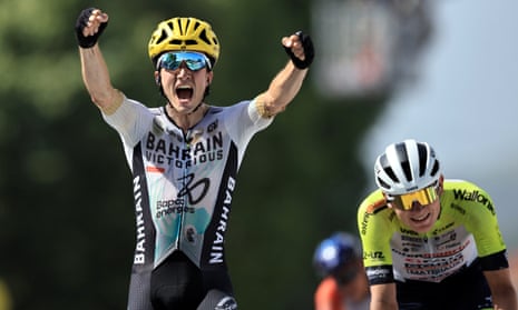 Pello Bilbao held off the challenge of Georg Zimmermann to take his first Tour de France stage win in Issoire yesterday.