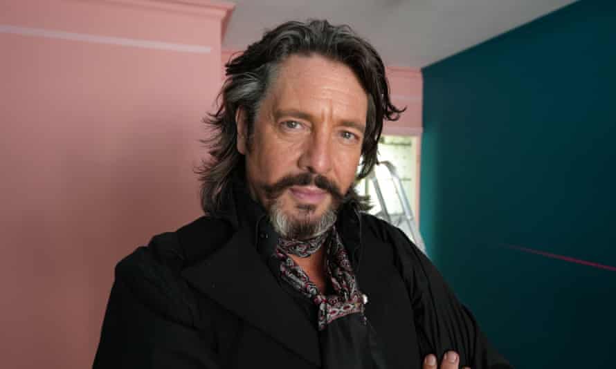 Laurence Llewelyn-Bowen, sono state cambiate altre stanze.