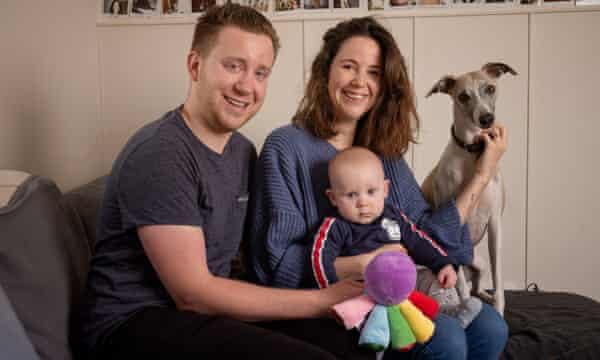 Rich Holden, sua moglie Jess, il loro figlio di cinque mesi Oscar e il cane Wilbur: