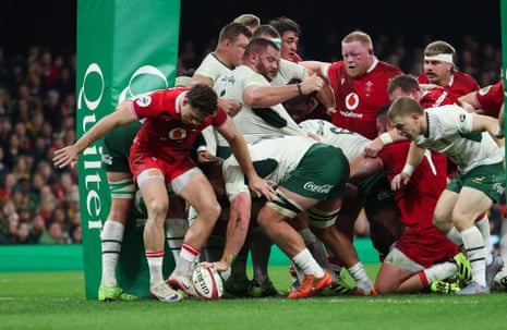 Jasper Wiese touches the ball down to score South Africa’s third try.