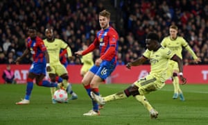 Arsenal’s Bukayo Saka shoots.