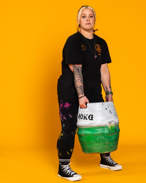 Portrait Rhian Cutter lifting a 40kg beer keg. Hair and makeup: Laura of Wishbone & Comb