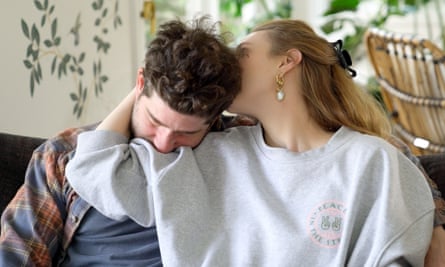 Whitney Port e Tim Rosenman stanno filmando le loro serie su YouTube e Facebook.