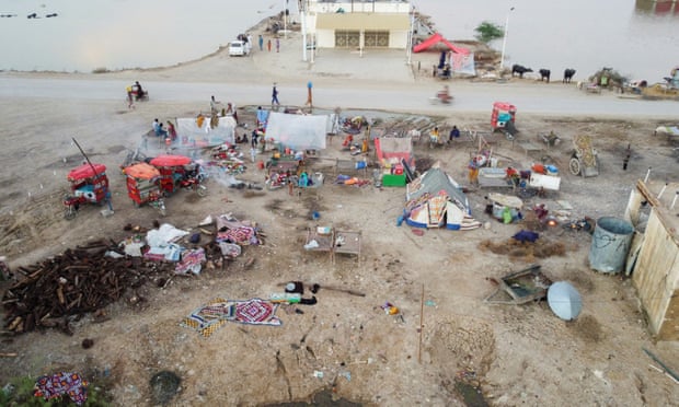 Flood victims take refugee in makeshift tents in Dera Allah Yar, Jafferabadas district.