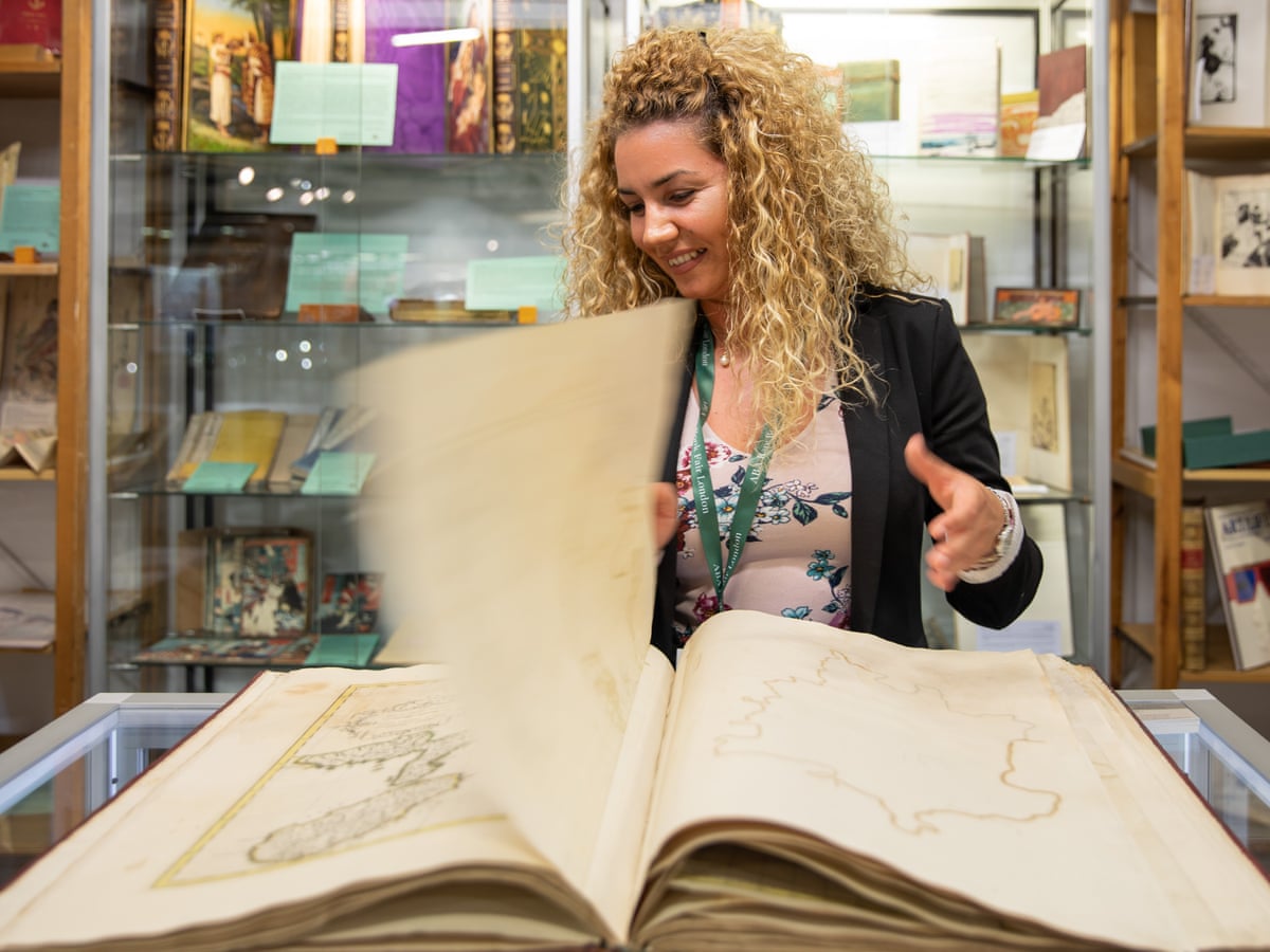 Amazon S Abebooks Backs Down After Booksellers Stage Global Protest Books The Guardian
